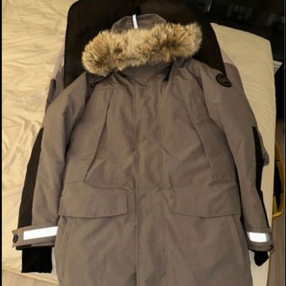 Canada Goose Parka Jacket - Picture 3 of 6
